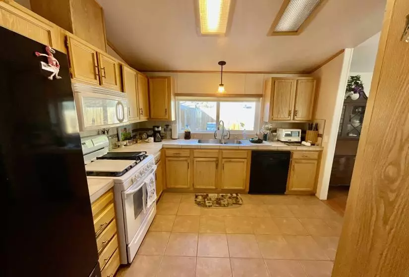19 Brookshire Drive, Reno, Nevada 89506, 3 Bedrooms Bedrooms, 10 Rooms Rooms,2 BathroomsBathrooms,Manufactured,Residential,Brookshire,230010710