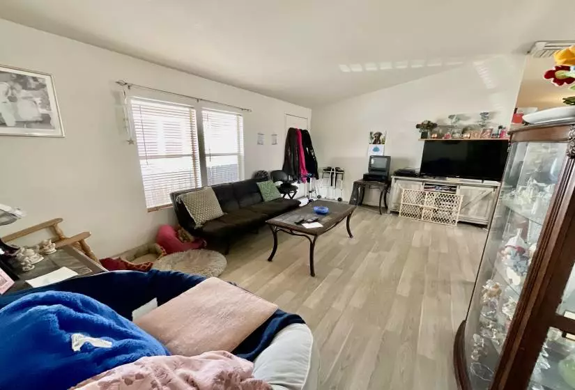 200 James Court, Carson City, Nevada 89706, 4 Bedrooms Bedrooms, 10 Rooms Rooms,2 BathroomsBathrooms,Manufactured,Residential,33,James,230013072