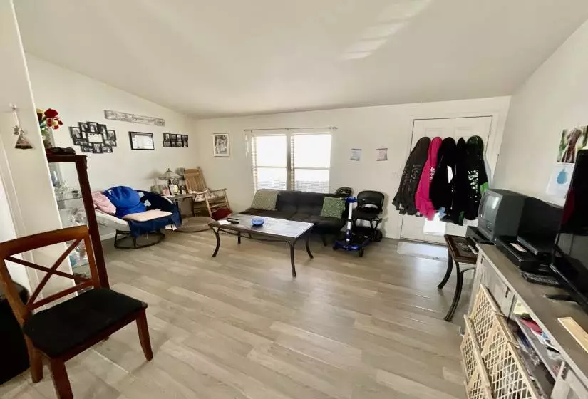 200 James Court, Carson City, Nevada 89706, 4 Bedrooms Bedrooms, 10 Rooms Rooms,2 BathroomsBathrooms,Manufactured,Residential,33,James,230013072