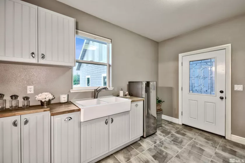 1008 Keystone Ct, Gardnerville, Nevada 89460, 6 Bedrooms Bedrooms, ,4 BathroomsBathrooms,Residential,For Sale,Keystone Ct,240007504