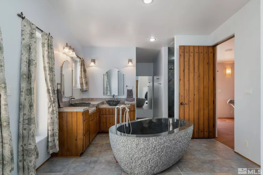 2000 Fantasy Ln, Sparks, Nevada 89441, 5 Bedrooms Bedrooms, ,4 BathroomsBathrooms,Residential,For Sale,Fantasy Ln,240007719
