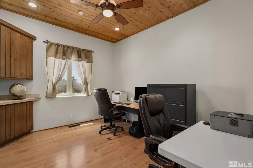 2000 Fantasy Ln, Sparks, Nevada 89441, 5 Bedrooms Bedrooms, ,4 BathroomsBathrooms,Residential,For Sale,Fantasy Ln,240007719