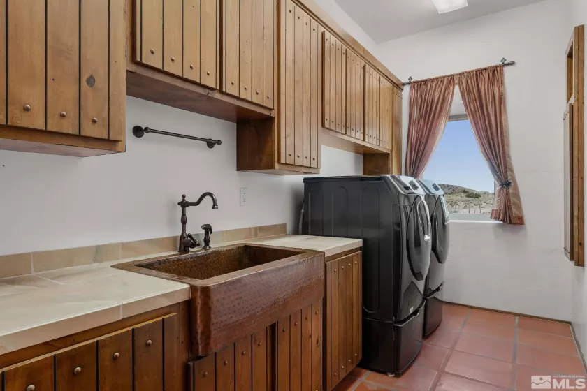 2000 Fantasy Ln, Sparks, Nevada 89441, 5 Bedrooms Bedrooms, ,4 BathroomsBathrooms,Residential,For Sale,Fantasy Ln,240007719