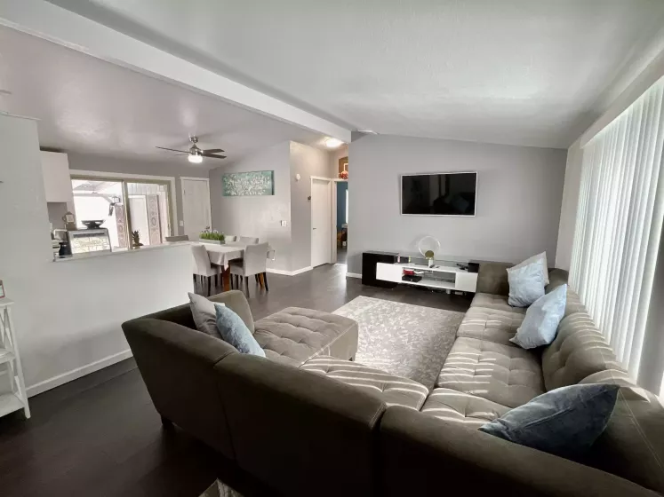 23 Coventry Way, Reno, Nevada 89506, 3 Bedrooms Bedrooms, 9 Rooms Rooms,2 BathroomsBathrooms,Manufactured,Residential,Coventry,250001756