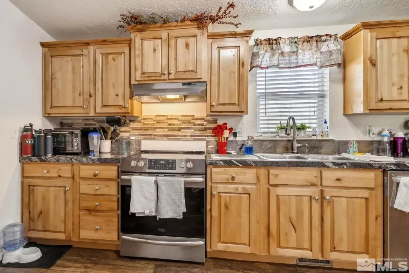 207 6th ST, Wells, Nevada 89835, 3 Bedrooms Bedrooms, ,2 BathroomsBathrooms,Residential,For Sale,6th ST,250003282