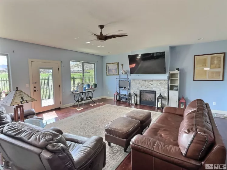 1611 Silver Oak Dr, Carson City, Nevada 89703, 3 Bedrooms Bedrooms, ,2 BathroomsBathrooms,Residential,For Sale,Silver Oak Dr,250004716