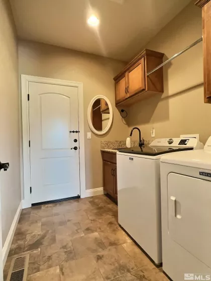 1611 Silver Oak Dr, Carson City, Nevada 89703, 3 Bedrooms Bedrooms, ,2 BathroomsBathrooms,Residential,For Sale,Silver Oak Dr,250004716