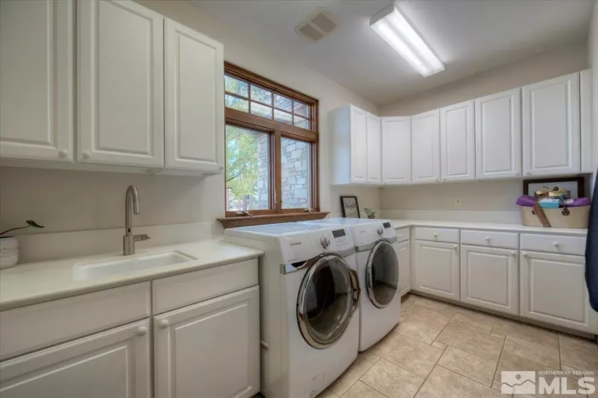 6090 Lake Geneva Drive, Reno, Nevada 89511, 4 Bedrooms Bedrooms, ,4 BathroomsBathrooms,Residential,For Sale,Lake Geneva Drive,250005286