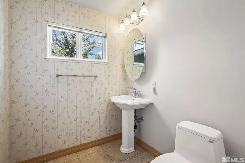 695 Sapphire Cir, Reno, Nevada 89509, 5 Bedrooms Bedrooms, ,2 BathroomsBathrooms,Residential,For Sale,Sapphire Cir,250005541