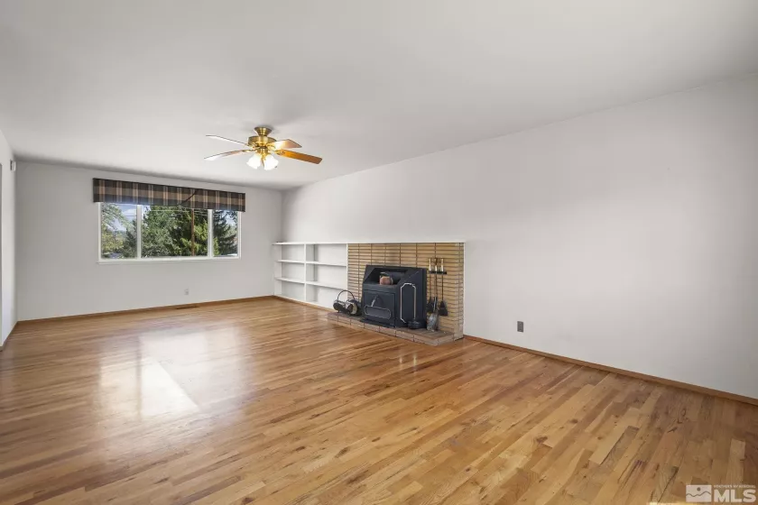 695 Sapphire Cir, Reno, Nevada 89509, 5 Bedrooms Bedrooms, ,2 BathroomsBathrooms,Residential,For Sale,Sapphire Cir,250005541