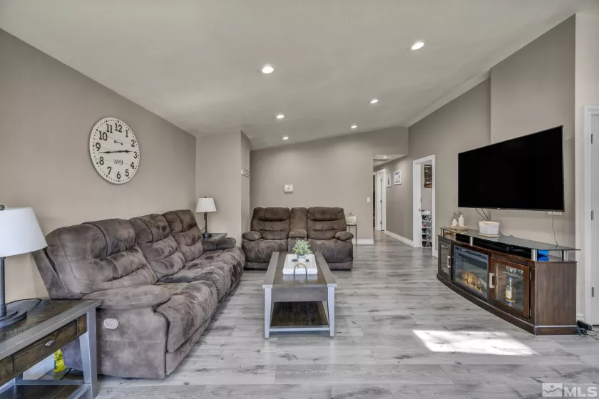 1197 Monte Rosa Dr, Carson City, Nevada 89701, 4 Bedrooms Bedrooms, ,2 BathroomsBathrooms,Residential,For Sale,Monte Rosa Dr,250005563