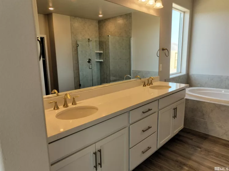 2215 Cloud Berry Drive, Sparks, Nevada 89441, 4 Bedrooms Bedrooms, ,3 BathroomsBathrooms,Residential,For Sale,Cloud Berry Drive,250005420