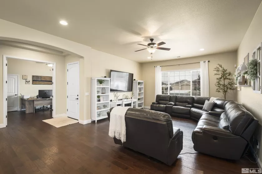 540 Clove Hitch Ct, Sparks, Nevada 89441, 4 Bedrooms Bedrooms, ,2 BathroomsBathrooms,Residential,For Sale,Clove Hitch Ct,250005610