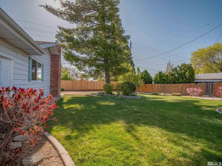 610 Akard Cir, Reno, Nevada 89503, 3 Bedrooms Bedrooms, ,2 BathroomsBathrooms,Residential,For Sale,Akard Cir,250005612