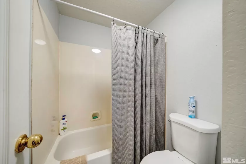 1830 Lakeland Hills Drive, Reno, Nevada 89523, 3 Bedrooms Bedrooms, ,2 BathroomsBathrooms,Residential,For Sale,Lakeland Hills Drive,250005685