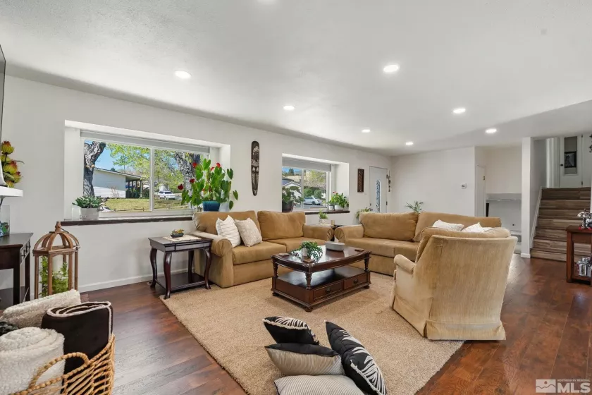 1690 Rayburn Dr., Reno, Nevada 89503, 4 Bedrooms Bedrooms, ,3 BathroomsBathrooms,Residential,For Sale,Rayburn Dr.,250005657