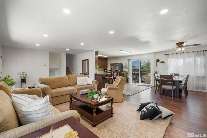 1690 Rayburn Dr., Reno, Nevada 89503, 4 Bedrooms Bedrooms, ,3 BathroomsBathrooms,Residential,For Sale,Rayburn Dr.,250005657