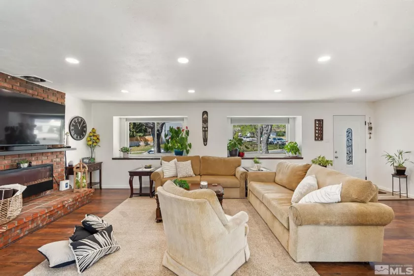 1690 Rayburn Dr., Reno, Nevada 89503, 4 Bedrooms Bedrooms, ,3 BathroomsBathrooms,Residential,For Sale,Rayburn Dr.,250005657