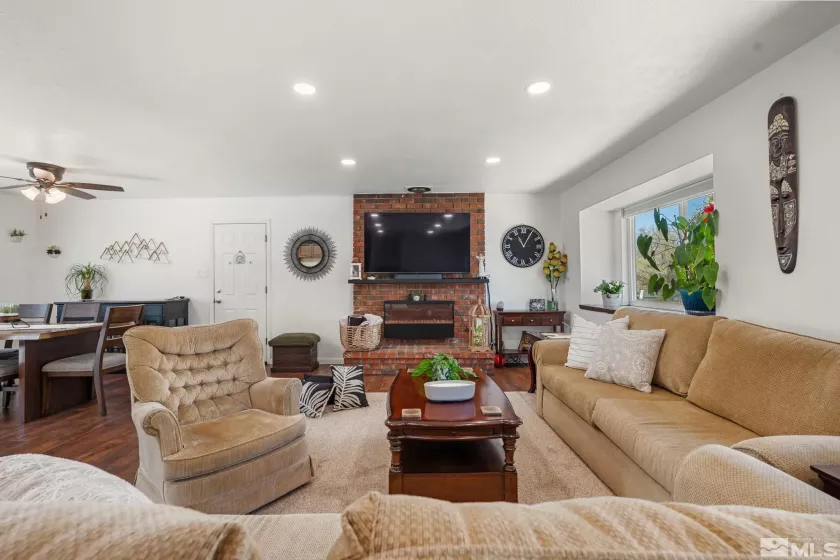 1690 Rayburn Dr., Reno, Nevada 89503, 4 Bedrooms Bedrooms, ,3 BathroomsBathrooms,Residential,For Sale,Rayburn Dr.,250005657