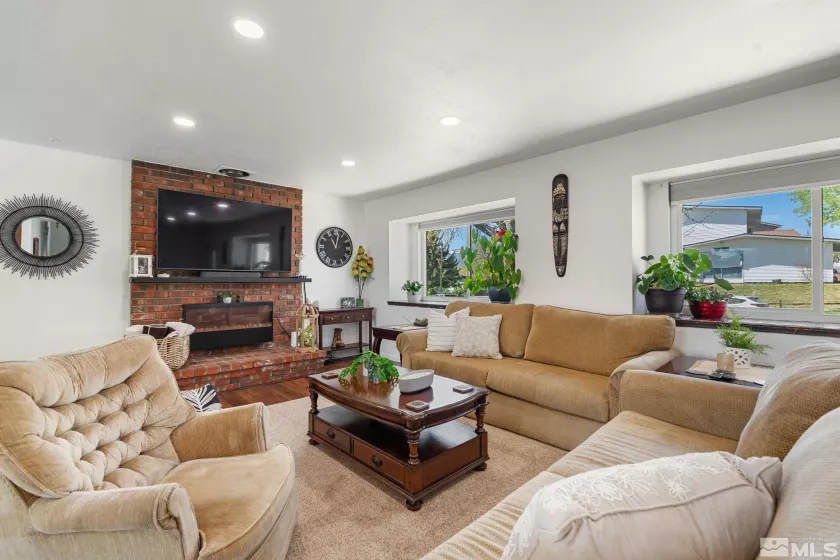 1690 Rayburn Dr., Reno, Nevada 89503, 4 Bedrooms Bedrooms, ,3 BathroomsBathrooms,Residential,For Sale,Rayburn Dr.,250005657