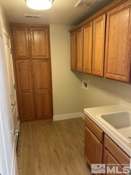 1095 S University Park Loop, Reno, Nevada 89512, 5 Bedrooms Bedrooms, ,3 BathroomsBathrooms,Residential,For Sale,S University Park Loop,250005661
