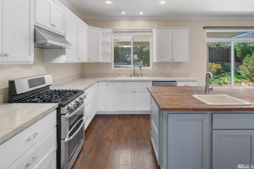 10810 Dancing Aspen Dr, Reno, Nevada 89521, 4 Bedrooms Bedrooms, ,3 BathroomsBathrooms,Residential,For Sale,Dancing Aspen Dr,250005732