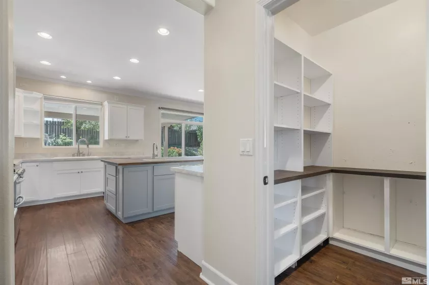 10810 Dancing Aspen Dr, Reno, Nevada 89521, 4 Bedrooms Bedrooms, ,3 BathroomsBathrooms,Residential,For Sale,Dancing Aspen Dr,250005732