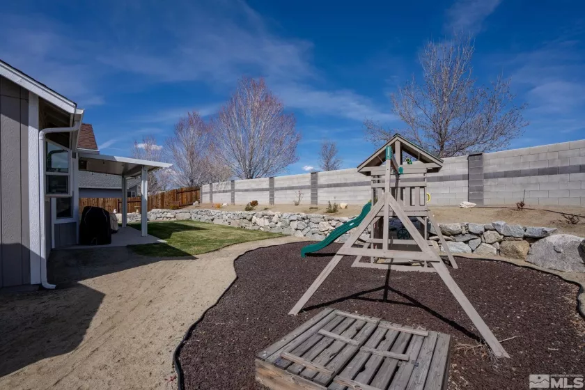 1377 Stodick Ln, Gardnerville, Nevada 89410, 3 Bedrooms Bedrooms, ,2 BathroomsBathrooms,Residential,For Sale,Stodick Ln,250005733