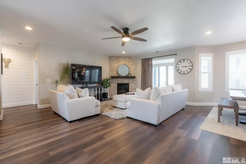1377 Stodick Ln, Gardnerville, Nevada 89410, 3 Bedrooms Bedrooms, ,2 BathroomsBathrooms,Residential,For Sale,Stodick Ln,250005733