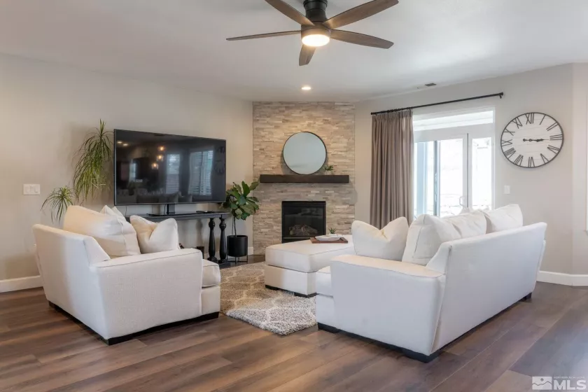 1377 Stodick Ln, Gardnerville, Nevada 89410, 3 Bedrooms Bedrooms, ,2 BathroomsBathrooms,Residential,For Sale,Stodick Ln,250005733