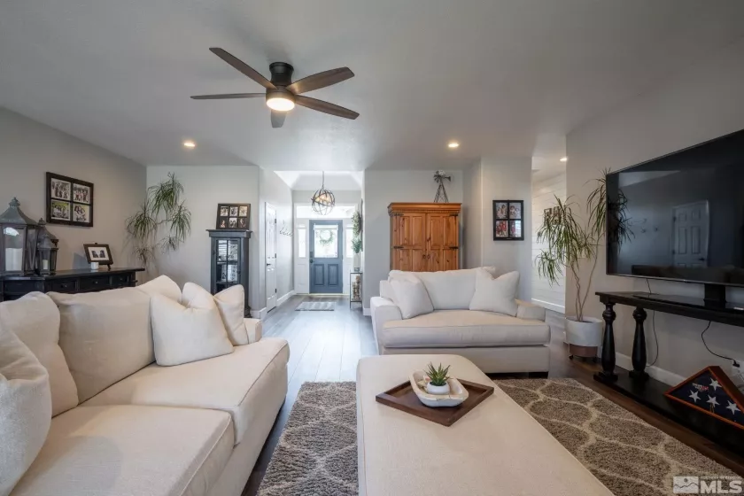 1377 Stodick Ln, Gardnerville, Nevada 89410, 3 Bedrooms Bedrooms, ,2 BathroomsBathrooms,Residential,For Sale,Stodick Ln,250005733