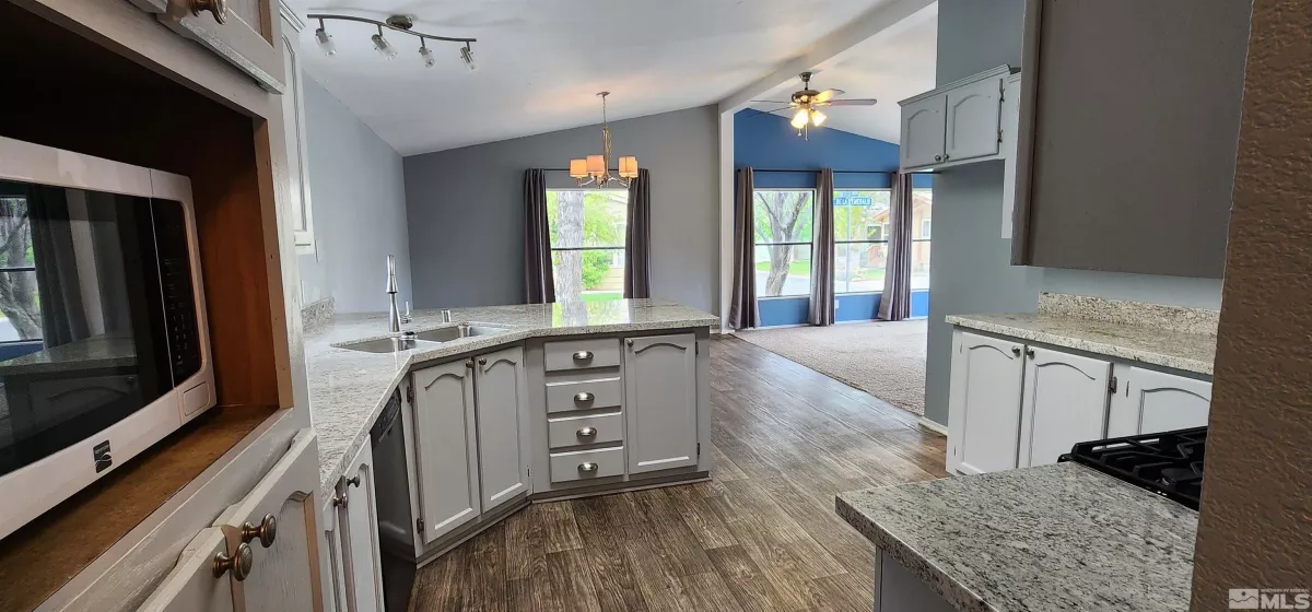 289 Ave De La Demerald, Sparks, Nevada 89434, 3 Bedrooms Bedrooms, ,2 BathroomsBathrooms,Residential,For Sale,Ave De La Demerald,250005817