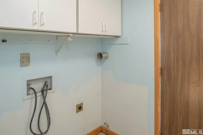 830 Lepori Way, Sparks, Nevada 89431, 3 Bedrooms Bedrooms, ,2 BathroomsBathrooms,Residential,For Sale,Lepori Way,250005819