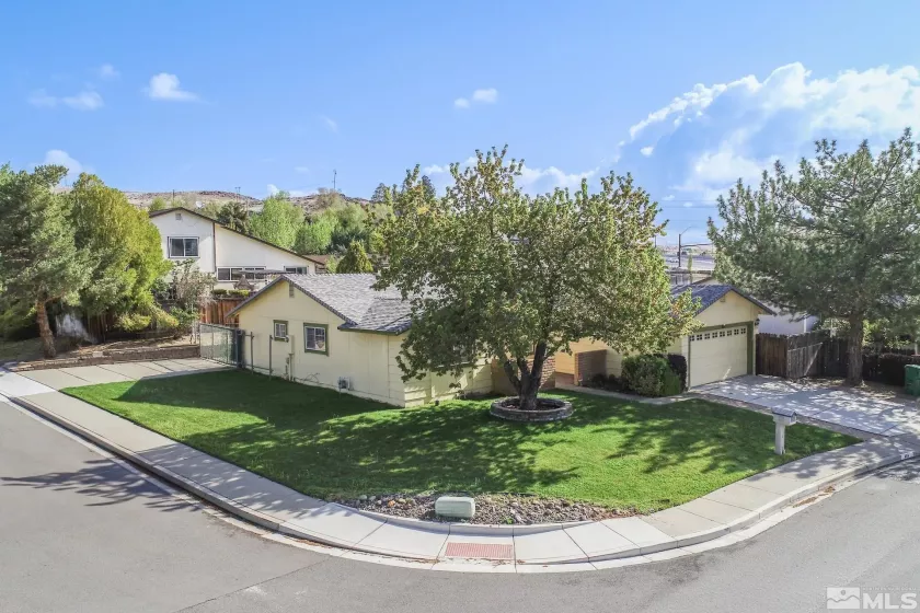 830 Lepori Way, Sparks, Nevada 89431, 3 Bedrooms Bedrooms, ,2 BathroomsBathrooms,Residential,For Sale,Lepori Way,250005819
