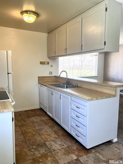 5020 Tahiti, Reno, Nevada 89502, 2 Bedrooms Bedrooms, ,1 BathroomBathrooms,Residential Lease,Manufactured,Tahiti,240012691