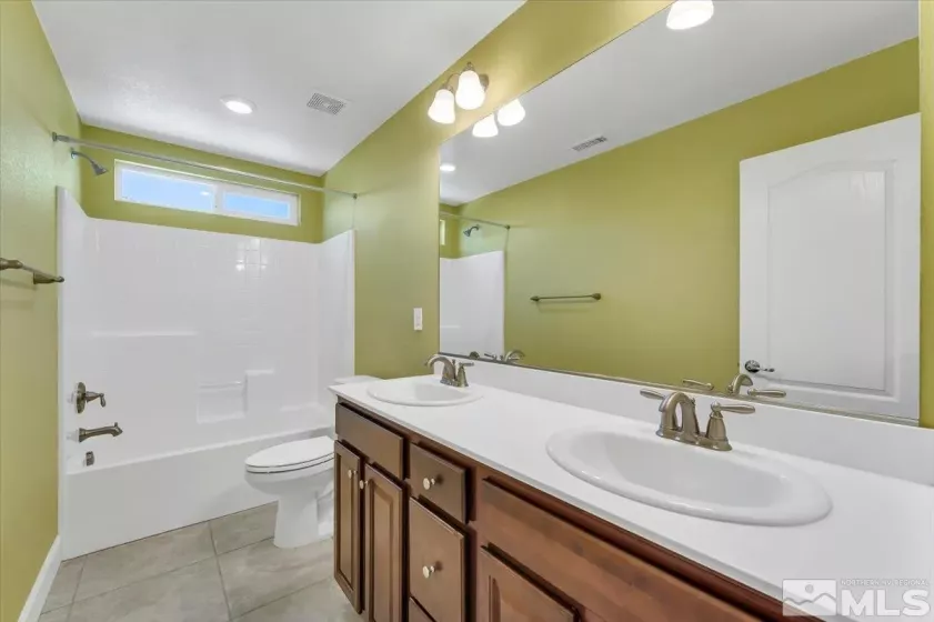 2103 Lanstar, Sparks, Nevada 89441, 4 Bedrooms Bedrooms, ,3 BathroomsBathrooms,Residential,Residential,Lanstar,250005826
