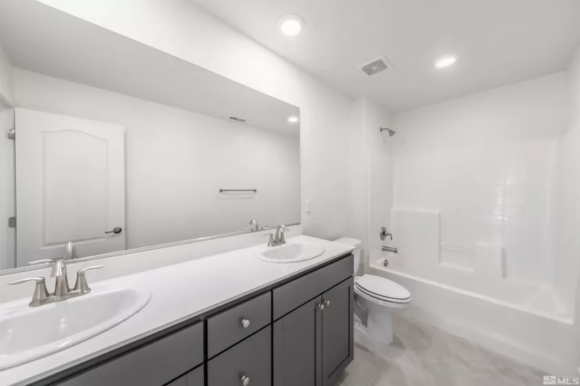 1124 Spruce Meadows, Sparks, Nevada 89441, 4 Bedrooms Bedrooms, ,3 BathroomsBathrooms,Residential,Residential,Spruce Meadows,250003208
