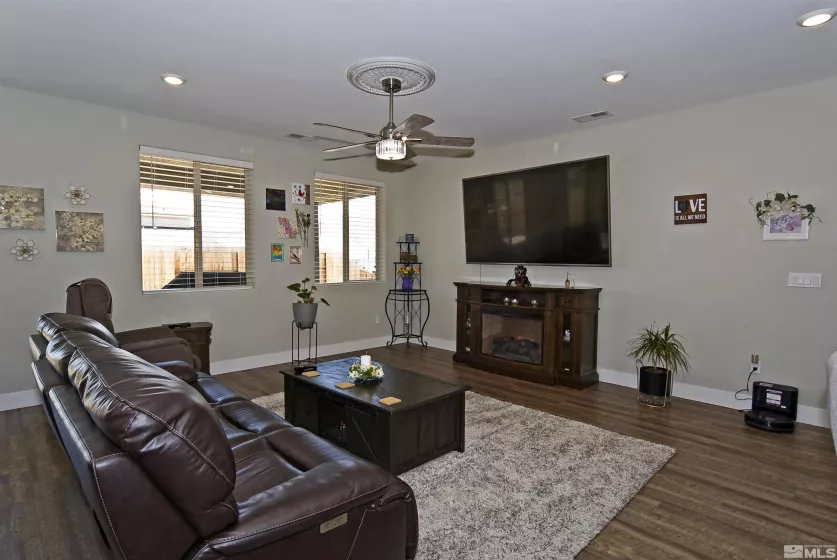2367 Slater Mill, Sparks, Nevada 89441, 4 Bedrooms Bedrooms, ,4 BathroomsBathrooms,Residential,Residential,Slater Mill,250005519
