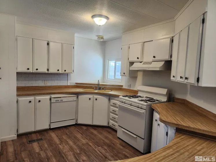 5742 Yukon, Sun Valley, Nevada 89433, 3 Bedrooms Bedrooms, ,2 BathroomsBathrooms,Residential,Residential,Yukon,250000155