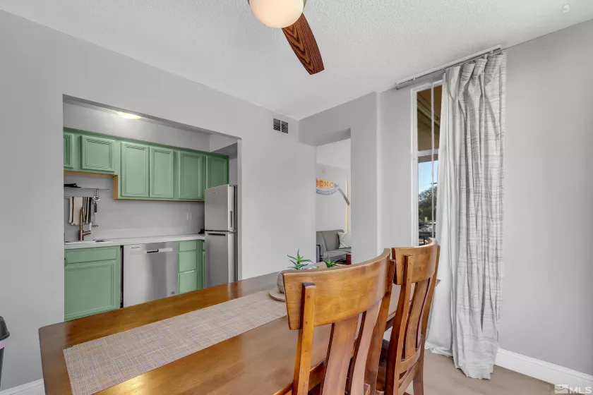 280 Island, Reno, Nevada 89501, 2 Bedrooms Bedrooms, ,2 BathroomsBathrooms,Residential,Residential,Island,240013781
