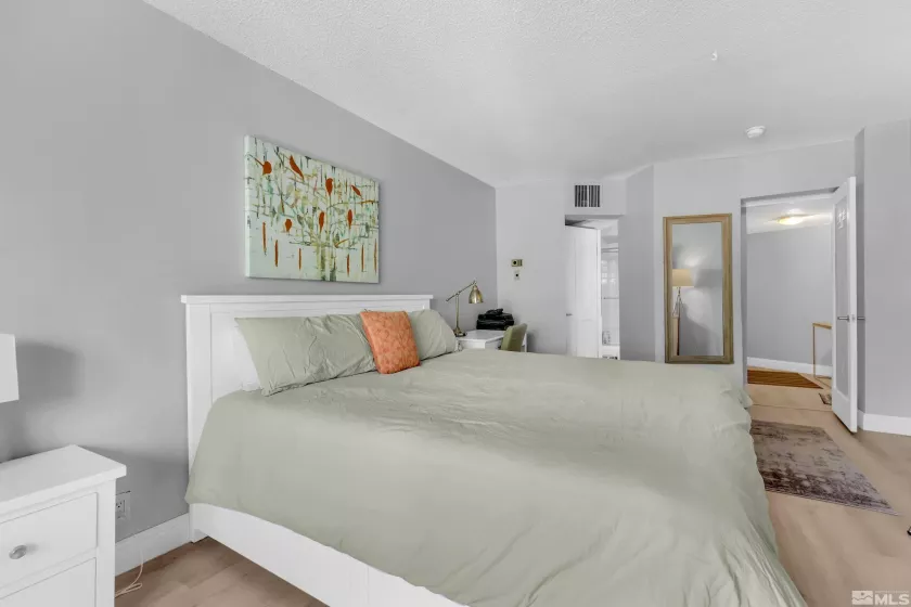 280 Island, Reno, Nevada 89501, 2 Bedrooms Bedrooms, ,2 BathroomsBathrooms,Residential,Residential,Island,240013781