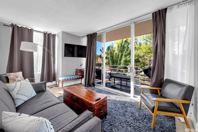 280 Island, Reno, Nevada 89501, 2 Bedrooms Bedrooms, ,2 BathroomsBathrooms,Residential,Residential,Island,240013781