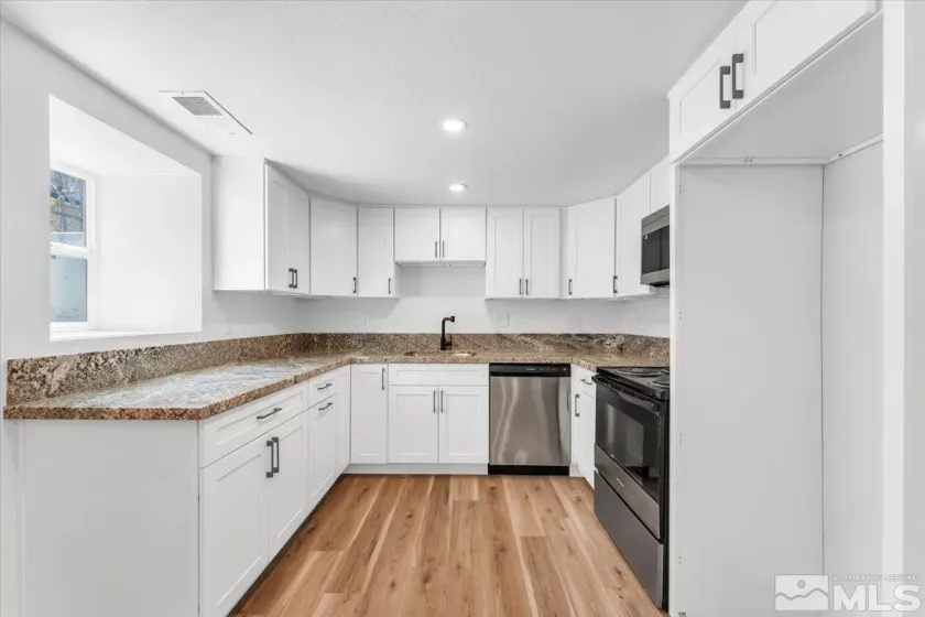 63 Park, Reno, Nevada 89502, ,Residential Income,Residential,Park,250005676