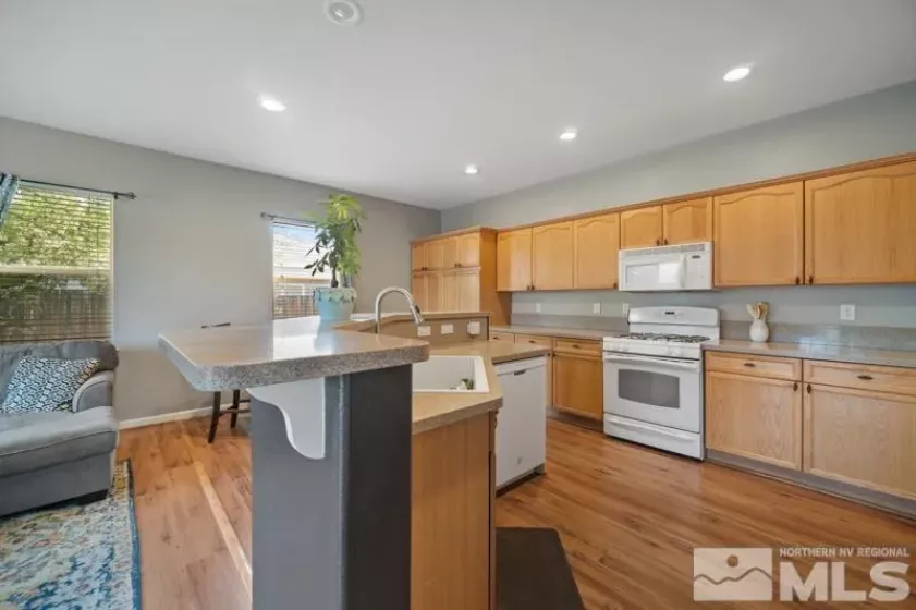 5494 Spandrell, Sparks, Nevada 89436, 4 Bedrooms Bedrooms, ,3 BathroomsBathrooms,Residential,Residential,Spandrell,250005667