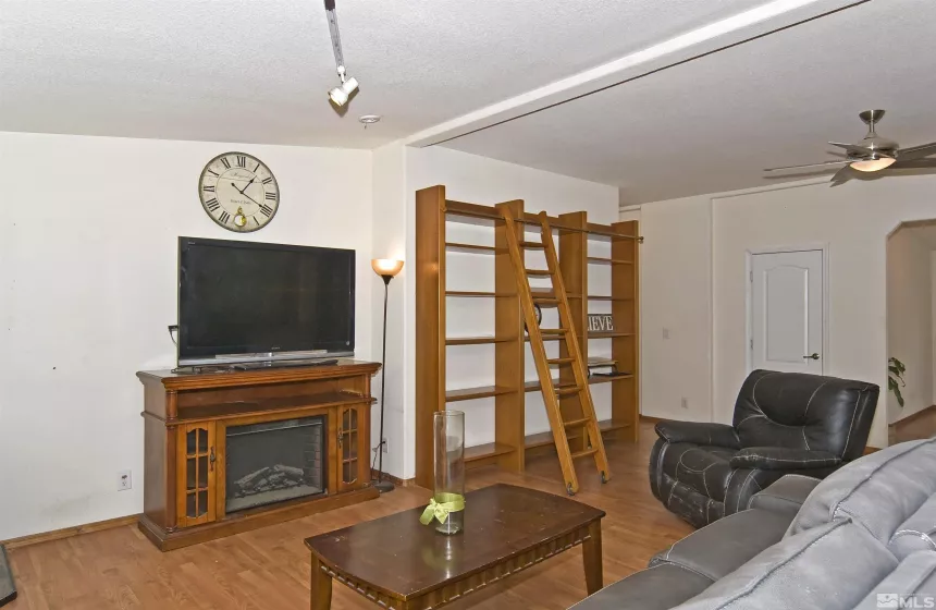 249 Bonnie Briar, Reno, Nevada 89509, 3 Bedrooms Bedrooms, ,3 BathroomsBathrooms,Residential,Residential,Bonnie Briar,250004726