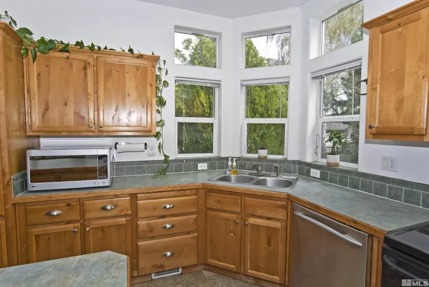 249 Bonnie Briar, Reno, Nevada 89509, 3 Bedrooms Bedrooms, ,3 BathroomsBathrooms,Residential,Residential,Bonnie Briar,250004726