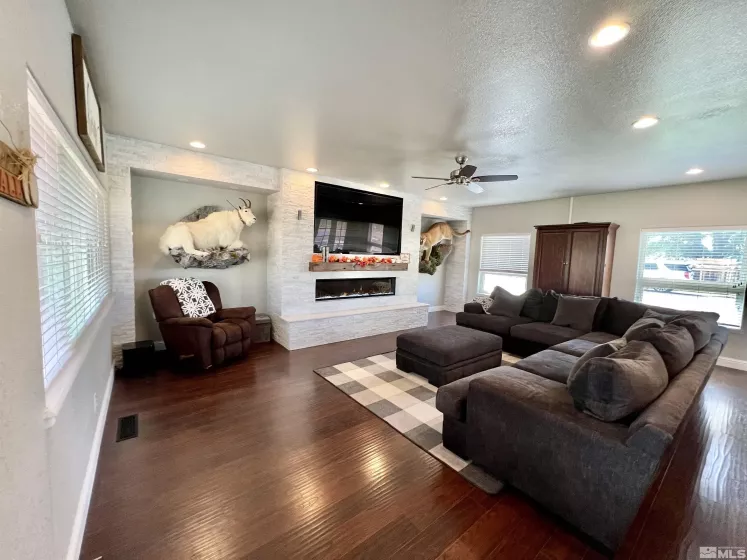 310 Mountain View, Yerington, Nevada 89447, 3 Bedrooms Bedrooms, ,2 BathroomsBathrooms,Residential,Residential,Mountain View,240012501