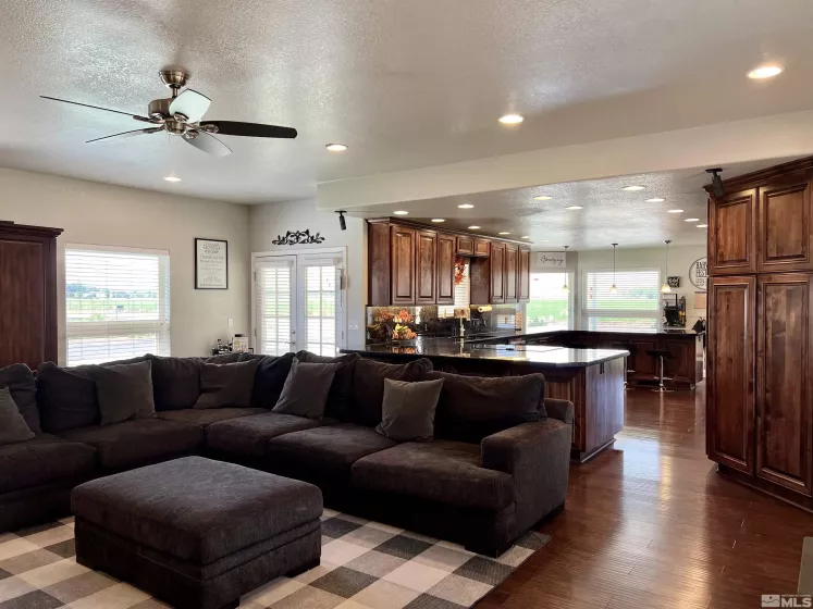 310 Mountain View, Yerington, Nevada 89447, 3 Bedrooms Bedrooms, ,2 BathroomsBathrooms,Residential,Residential,Mountain View,240012501