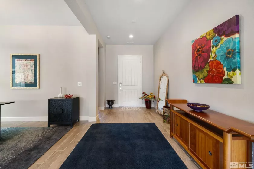 Entry/Foyer