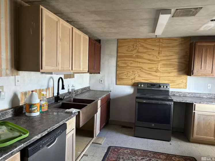 709 Main, Goldfield, Nevada 89013, 2 Bedrooms Bedrooms, ,1 BathroomBathrooms,Residential,Residential,Main,250004214